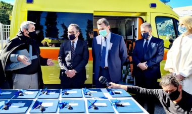 Healthcare in Aegean Islands: 12 ασθενοφόρα μικρού όγκου που χρηματοδότησε η Περιφέρεια, παραδόθηκαν στα μικρονήσια του Ν. Αιγαίου