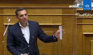 SYRIZA leader A. Tsipras: Δώρο στα κολέγια πελατεία 24.000 μαθητών - Δεν έχετε τσίπα για μια συγγνώμη για την Ικαρία