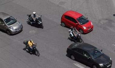 Driving License: Ποιοι θα μπορούν να οδηγούν μηχανή και ΙΧ με ένα Δίπλωμα Οδήγησης - Δικαιολογητικά & Παράβολα