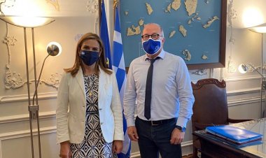 Aegean Islabds: Επίσκεψη της Υφυπουργού Υγείας Ζωής Ράπτη στον Χωρικό Αντιπεριφερειάρχη Κυκλάδων Γιώργο Λεονταρίτη