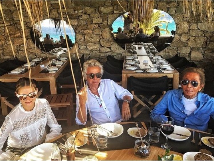Στη Μύκονο βρίσκεται ο Valentino και η Ολίβια Παλέρμο!! (pics)