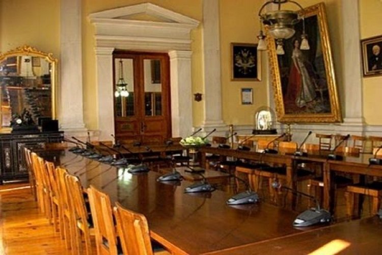 Απόρριψη αιτήματος για πολεοδομική υποστήριξη στον Δήμο Μυκόνου από το Δημοτικό Συμβούλιο Σύρου – Ερμούπολης