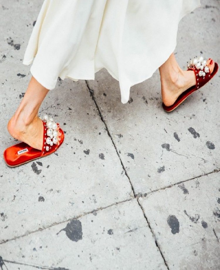 Νέα Τάση: Πέρλες!! Πέρλες στα παπούτσια και τα αξεσουάρ μας!!