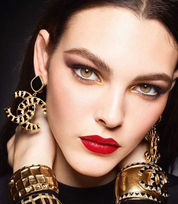 Τα έντονα μάτια είναι η τάση του μακιγιάζ!! Τips στο μακιγιάζ για εκφραστικά μάτια!!