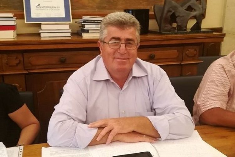 Ο Τζώρτζης Μακρυωνίτης, στη δική του θητεία ως πρόεδρος της Οικονομικής Επιτροπής, απέδειξε την αδιαφορία του και στη νομιμότητα