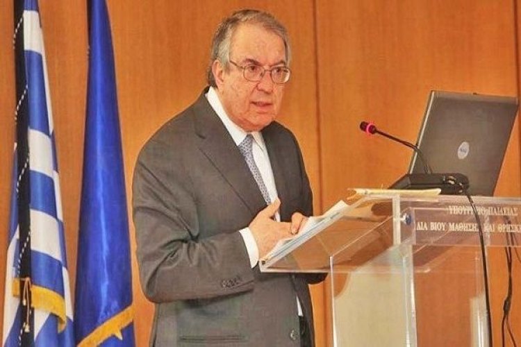 Μπαμπινιώτης για σημαιοφόρους με κλήρωση: Καταστρατηγείται το «Αιέν αριστεύειν»