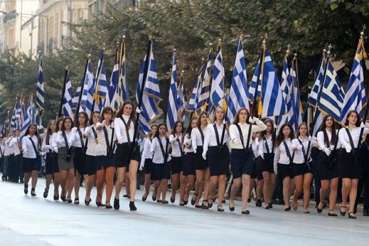 Τώρα σκέφτονται κλήρωση για τους σημαιοφόρους και σε Γυμνάσια-Λύκεια