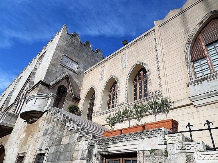 Ο “ταχυδακτυλουργός των ταξιδιών”, Χαράλαμπος Κόκκινος, έχει πολύ μεγάλο θράσος για να επιδίδεται σε ηθικοπλαστικά κηρύγματα