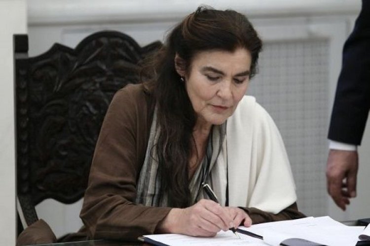 Ποινικά υπόλογη η Λυδία Κονιόρδου, για την παραχώρησηι προς εκμετάλλευση της παραλίας της Φτελιάς στη Μύκονο