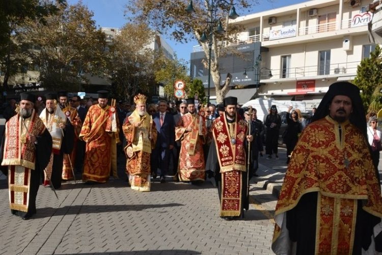 Ηλιόεσσα η Ρόδος τμήσε σήμερα τον πολιούχο της Άγιο Κωνσταντίνο τον Υδραίο