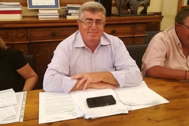 «Άλλοι είναι εκείνοι που αγνοούν συστηματικά τους νόμους και τις αποφάσεις των αρμοδίων οργάνων, ο καθένας για τους δικούς του λόγους και για τις δικές του σκοπιμότητες»