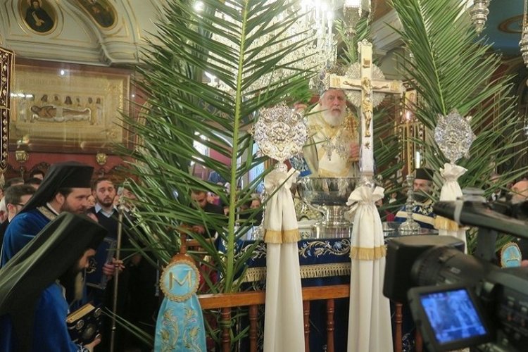 Ηλιόλουστη, φωτόλουστη και περίλαμπρη η Ερμουπόλη εόρτασε τα Θεοφάνεια