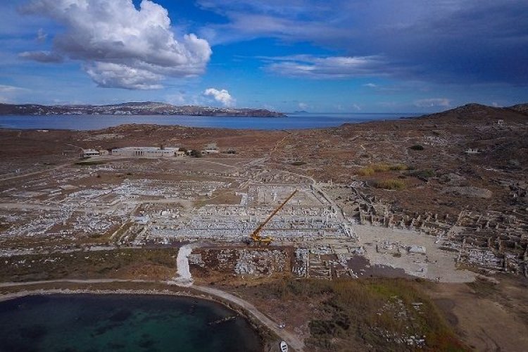 Αναστήλωση της στοάς του Φιλίππου Ε΄ στη Δήλο με χορηγία του ιδρύματος Παύλου & Αλεξάνδρας Κανελλόπουλου