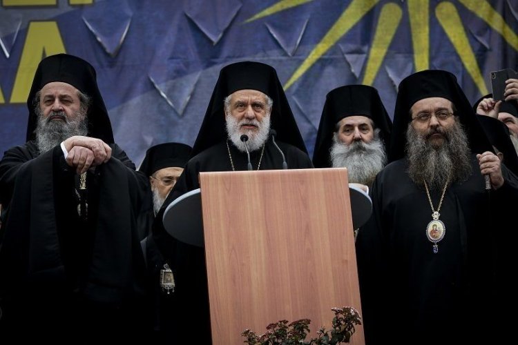 Εκδικείται η Κυβέρνηση τον Μητροπολίτη Σύρου;