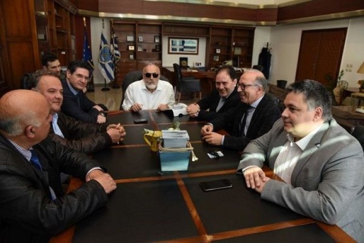 Αισιόδοξα τα μηνύματα από τη σύσκεψη για την ακτοπλοΐα - ενδοεπικοινωνία των Κυκλάδων και για θέματα ασφάλειας της ναυσιπλοΐας.