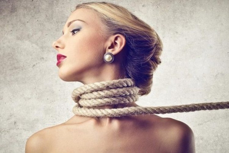 Πόνος στον αυχένα: Το κόλπο της γιαγιάς με το σεσουάρ!