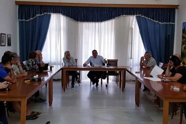 Ο Περιφερειάρχης Γιώργος Χατζημάρκος στην Ίο, για την προώθηση των ανοιχτών ζητημάτων του νησιού