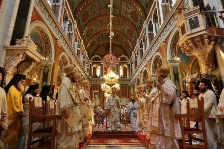 Πάνδημως τιμήθηκε στη Σύρο η Ιερά Μνήμη του Αγίου Ιερομάρτυρος Δωροθέου και η 82α Επέτειος από της ευρέσεως της εικόνας του Αγίου Δημητρίου