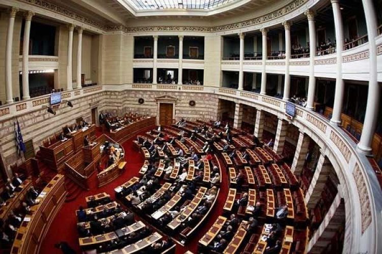 Με οριακή πλειοψηφία ψηφίσθηκε ο “Κλεισθένης” – Υπερψηφίστηκε η κατάτμηση