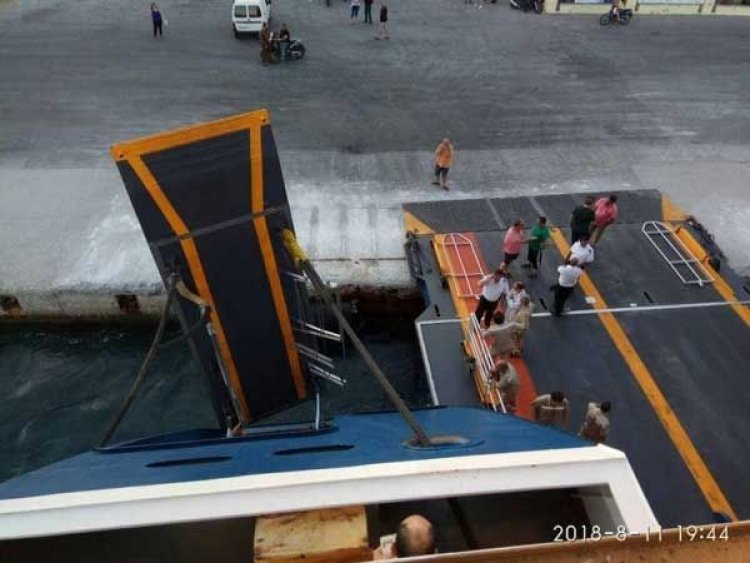 Πρόσκρουση του πλοίου “Blue Star Paros” στο λιμάνι της Σύρου