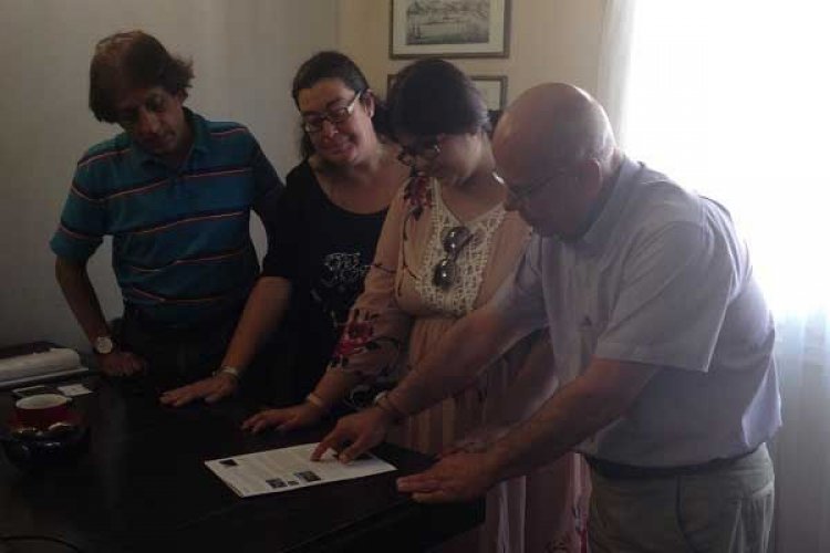 Ινδή δημοσιογράφος στα Ελληνικά νησιά