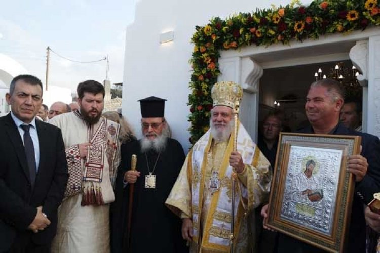 Θυρανοίξια Ιερού Παρεκκλησίου των Αγίων Ματθαίου και Οσίου Αντώνιου της οικογένειας Αντωνίου Κουσαθανά στη Μύκονο (Pics & Videos)