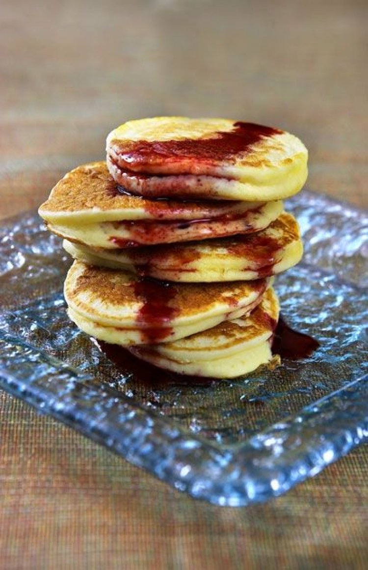 Τηγανίτες με πετιμέζι και Μυκονιάτικο ξινότυρο, η παραδοσιακή συνταγή (βήμα-βήμα)