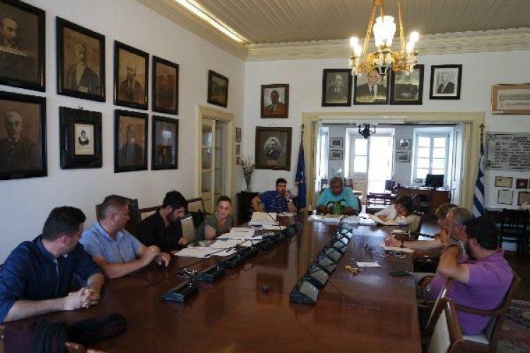 Συνεδριάζει εκτάκτως το Δημοτικό Συμβούλιο για την παραχώρηση τμημάτων παραλιών