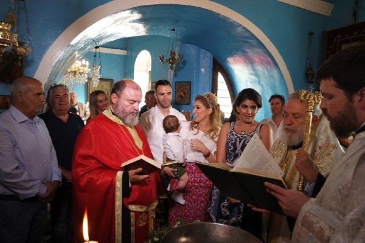 Νίκος Ζυγούρης και Μαρία Βαμβακούρη βάπτισαν το γιό τους!