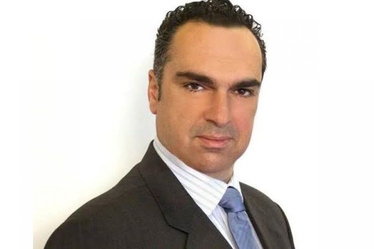 Γιάννης Φλεβάρης: Οποιος προσβάλλει βάναυσα και παραβιάζει τις Δημοκρατικές Αρχές, να εξοστρακίζεται; -«Ολαρία - ολαρά, δάγκωσε με πιο βαθιά»