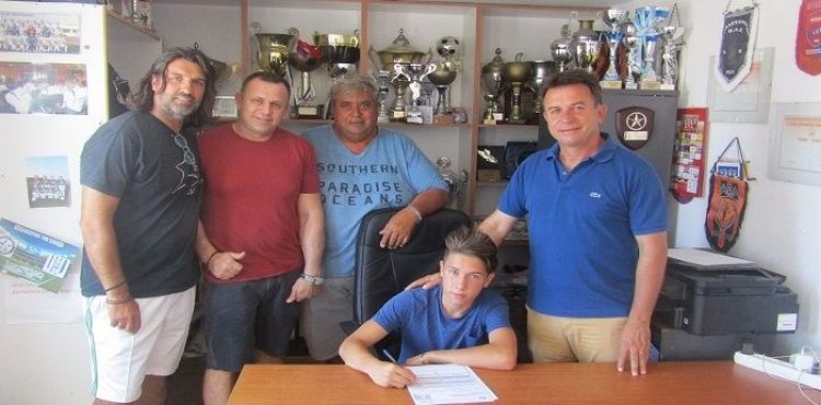 Ο Θανάσης Δακτυλίδης στον Ατρόμητο! Αναγνώριση και επιβράβευση του έργου στις Ακαδημίες του Α.Ο Μυκόνου