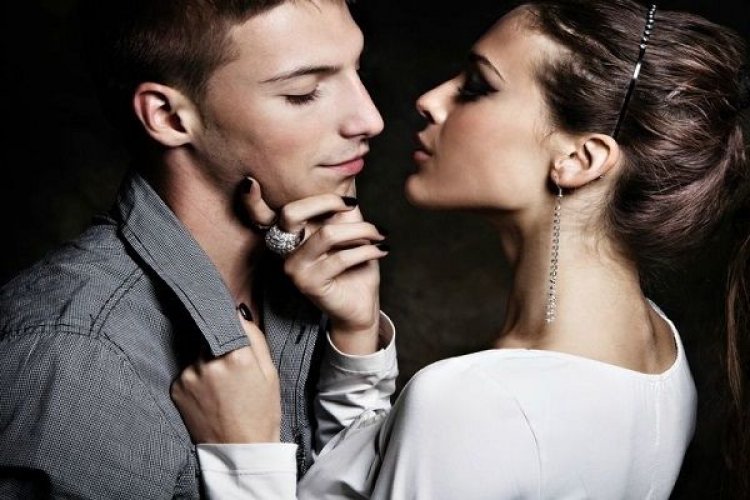 Φλέρταρε με το κορμί σου! Μη μιλάς, δεν είναι απαραίτητο