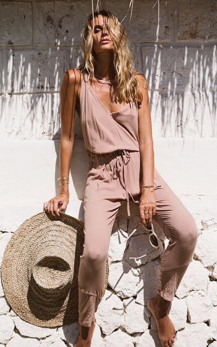 Ψάθα!! Διαχρονική και ιδιαίτερα κομψή, πρωταγωνιστεί στα summer looks!!