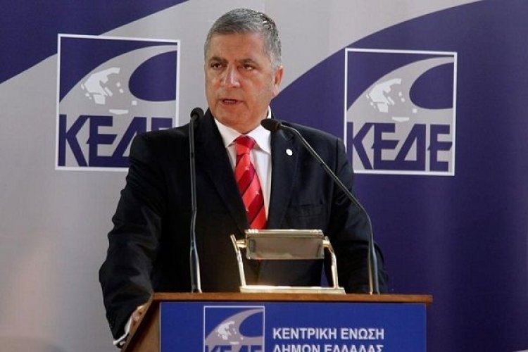 ΚΕΔΕ:Η κυβέρνηση συνεχίζει την αφαίρεση αρμοδιοτήτων από τους δήμους