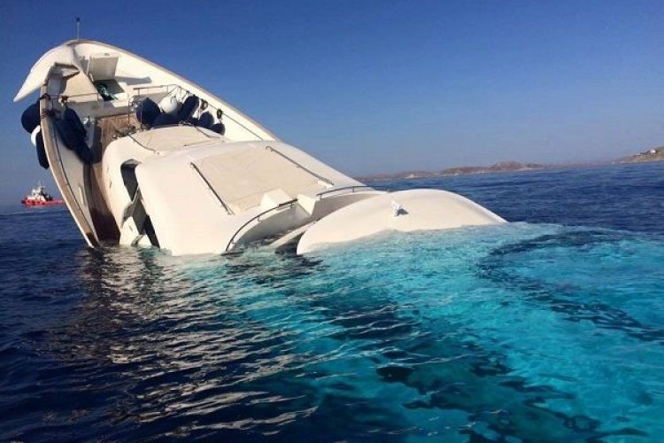 Σώοι οι επιβάτες της θαλαμηγού που βυθίστηκε στη Μύκονο