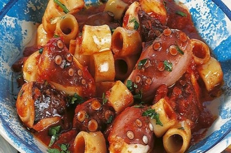 Baby octopus: Χταπόδι ή Μοσχιός με Μακαρονάκι Κοφτό [Βήμα-Βήμα]