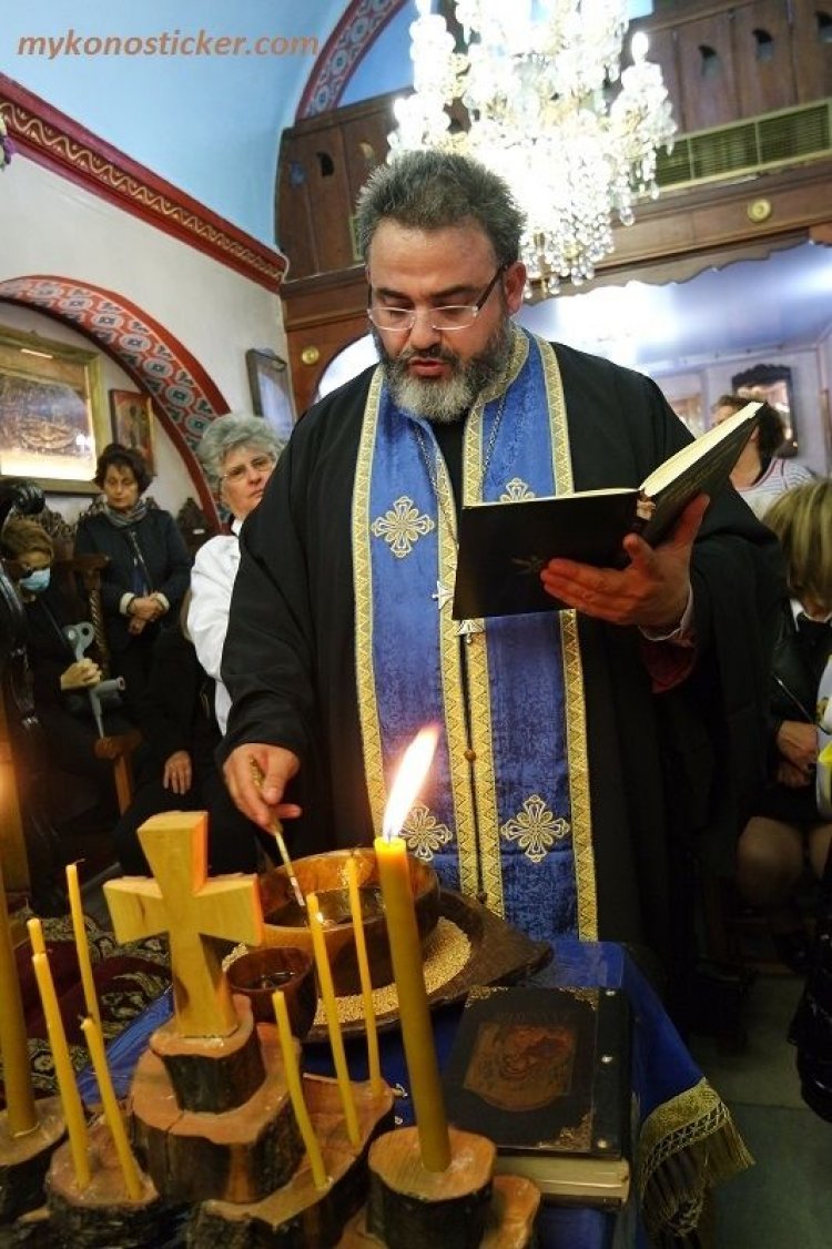 Η Ακολουθία του Ευχελαίου στον Ιερό Ναό της Αγίας Κυριακής  Μυκόνου