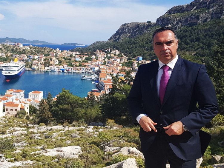 Γιάννης Φλεβάρης: Η συμμαχία των ντροπαλών και το κοινό μυστικό για την κοινή τους κάθοδο