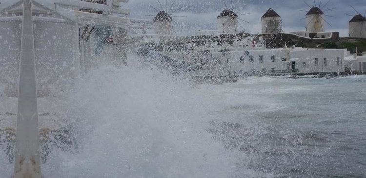 Προβλήματα στις ακτοπλοϊκές συγκοινωνίες λόγω των ισχυρών ανέμων εως 9 μποφόρ