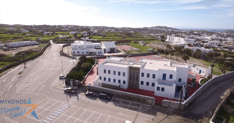 Χρήστος Βερώνης και σχολεία: έργα μακράς πνοής για την νεολαία του νησιού μας