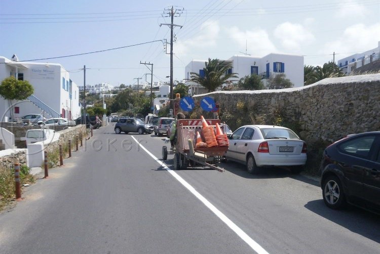 Υπεγράφη η σύμβαση με τον ανάδοχο για το έργο της διαγράμμισης του επαρχιακού οδικού δικτύου της Μυκόνου