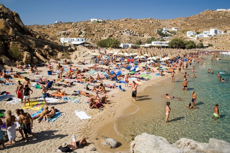 Μύκονος: Το Super Paradise ανάμεσα στις 40 καλύτερες της Ευρώπης σύμφωνα με τον Guardian