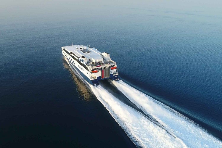 Το υψηλότατων επιδόσεων υπερταχύπλοο World Champion Jet, των ρεκόρ Γκίνες, εγκαινίασε ηSeajets