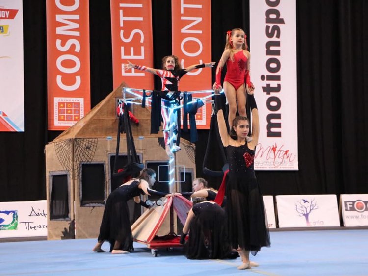 Εξαιρετική εμφάνιση με διακρίσεις οι ταλαντούχες αθλήτριες της Ρυθμικής του Α. Σ. Άνω Μεράς Μυκόνου (Video)