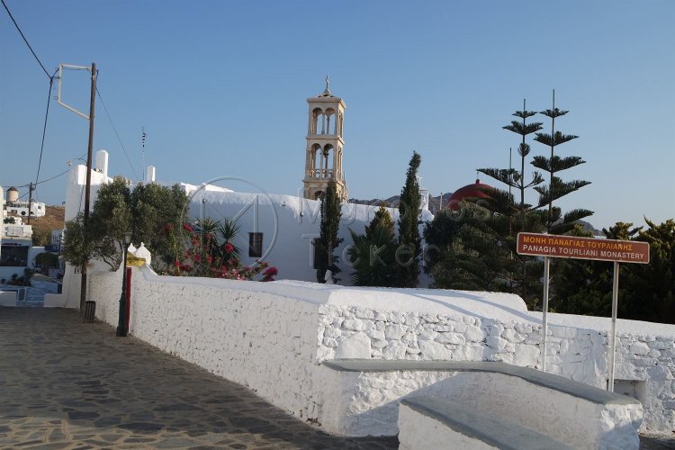 Μύκονος: Ιερά αγρυπνία επί τη μνήμη της Αγίας Ισαποστόλου ‘Ολγας στην Ιερά Μονή Παναγίας Τουρλιανής