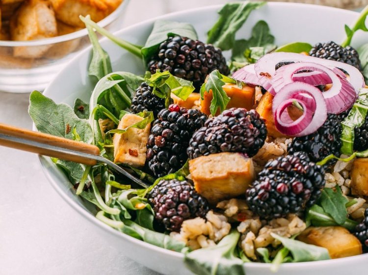 5+1 λαχταριστές, νόστιμες και χορταστικές σαλάτες, με λιγότερες από 200 cal