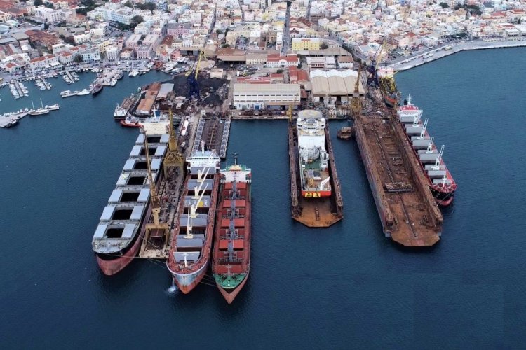 Νεώριο Σύρου: Τα πρώτα σημάδια ανάκαμψης!! Φεύγουν Πλοία από τα τουρκικά ναυπηγεία και πηγαίνουν στο Νεώριο