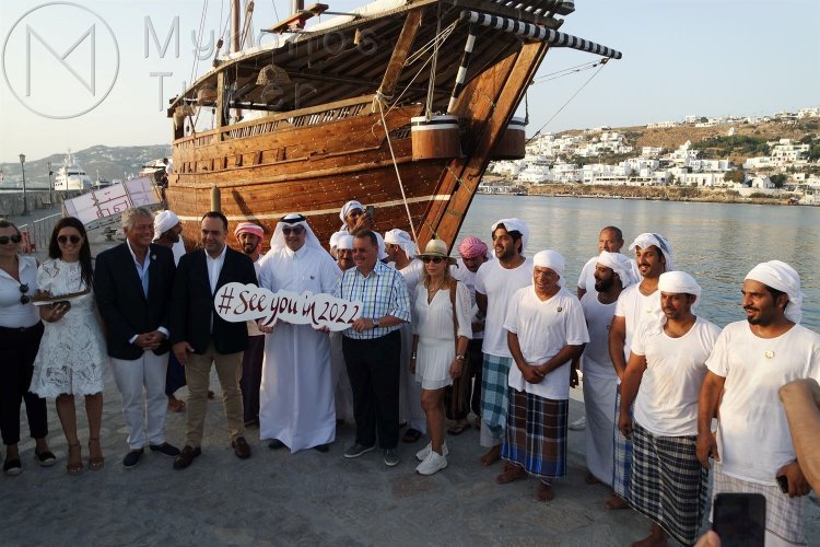 Το ιστορικό ιστιοφόρο της ξυλοναυπηγικής τέχνης του Κατάρ,  ελλιμενίζεται στο quai της Μυκόνου, για την προώθηση του Qatar World Cup 2022 (pics +vids)