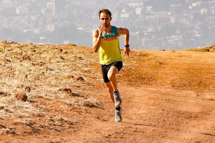 Ο Γιώργος Μίνο, με την Εθνική ομάδα στίβου για τους Βαλκανικούς αγώνες στίβου