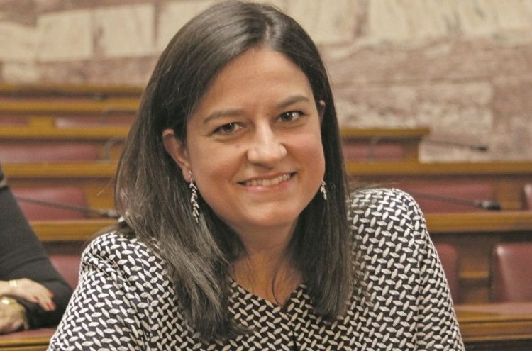 Κεραμέως: Χωρίς αναγραφή Θρησκεύματος και Ιθαγένειας οι Τίτλοι Σπουδών των Σχολείων - Τι δήλωσε η Υπουργός